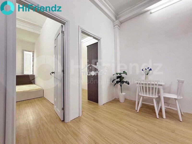 Cho thuê căn hộ 2pn 55m2 gần ngay hàng xanh, bến xe miền đông