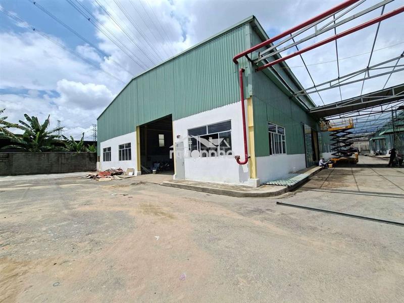 Cho thuê xưởng 3500m2.giá 2,4 usd/m2.đầy đủ gp,cỏng xanh ,phú giáo,bd