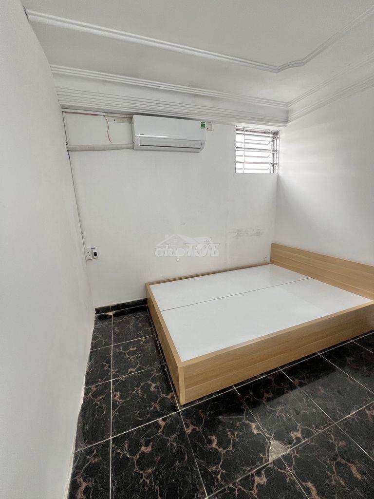Cho thuê phòng có cửa sổ trời - 2