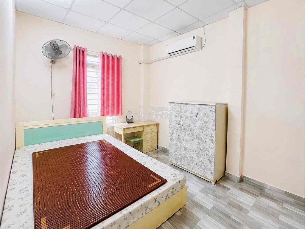 Nhà mã lò sát tên lửa- 30m ra mặt tiền- 1 lầu cứng cáp có 2pn - 4