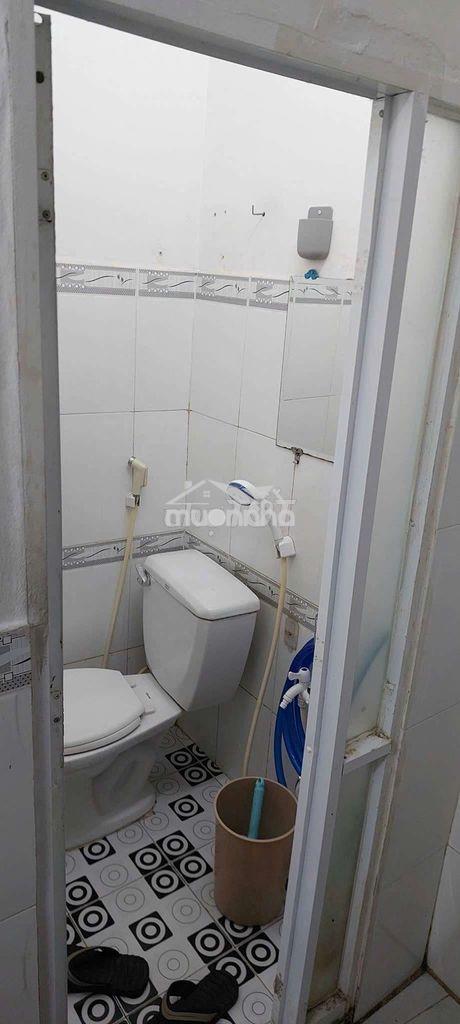 Cho thuê nhà nguyên căn 3x5 2pn 1wc 2 lầu giá 4,5tr - 4
