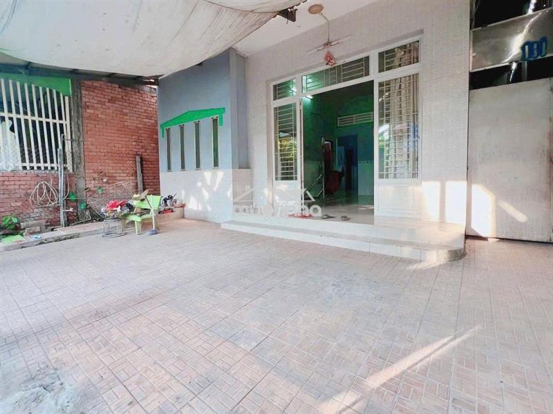 Nhà xây lâu cần tiền bán giá đất không tính nhà, 700triệu sang tên