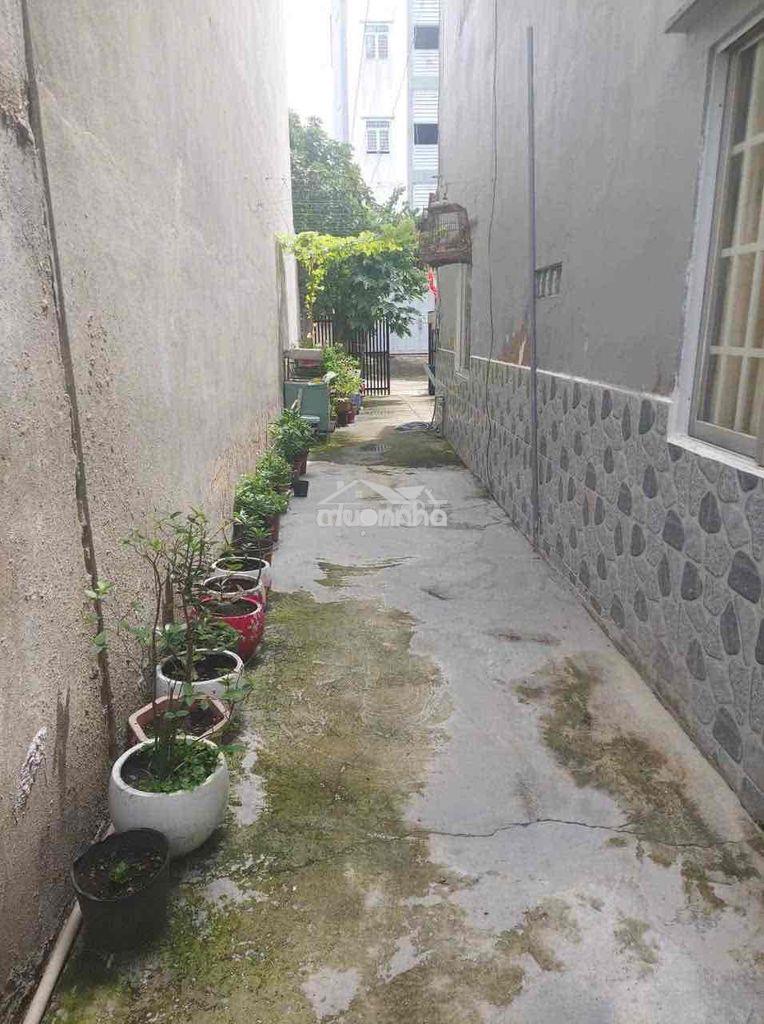 Cho thuê nhà nguyên căn tl 40 q12 trệt lầu điện nước chính giá 3tr5 - 3