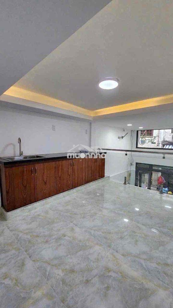 Nhà 2 phòng ngủ 3,5x10 cao đạt. hẻm xe hơi
