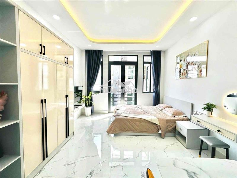 Studio bancol cửa sổ rộng 30m2 ngay vòng xoay dân chủ - quận 10