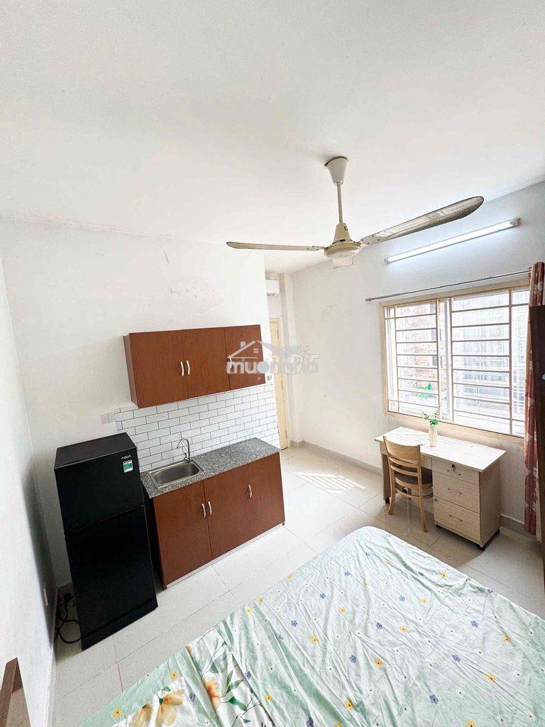 Phòng cửa sổ trời thoáng đẹp ngay cầu kiệu quận 1