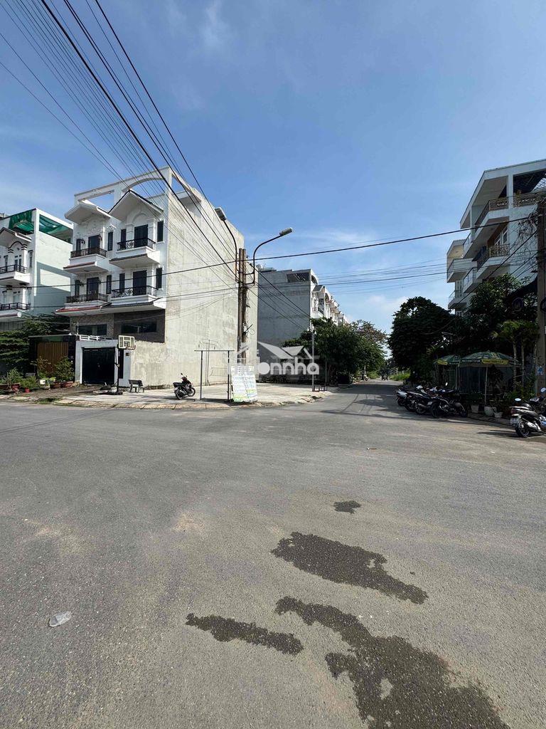 Cần bán . đất lô góc . lô nhì đ lê bôi .p7 q8 .dt 8x20