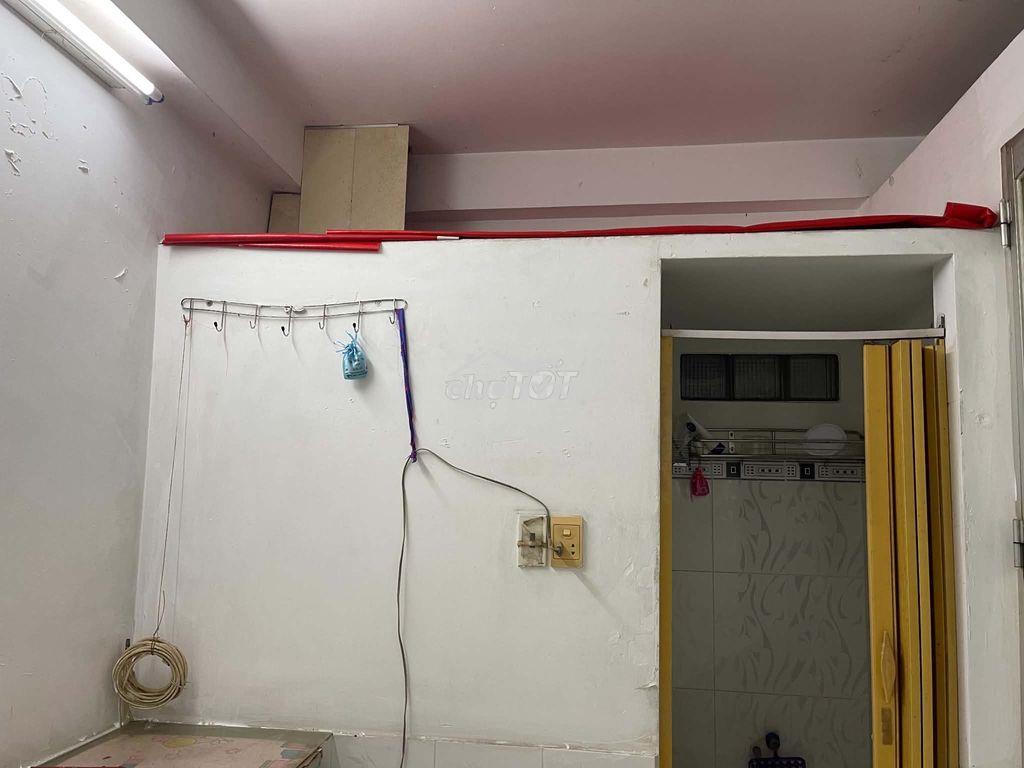 Phòng lầu đúc ngay trung tâm quận 3 cách mạng tháng - 4