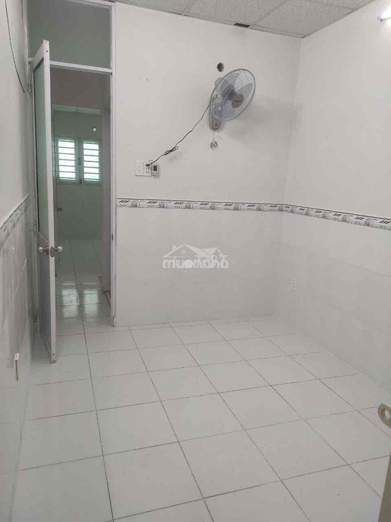 Bán nhà cmt8 sau lưng hồ bơi cộng hòa - 2