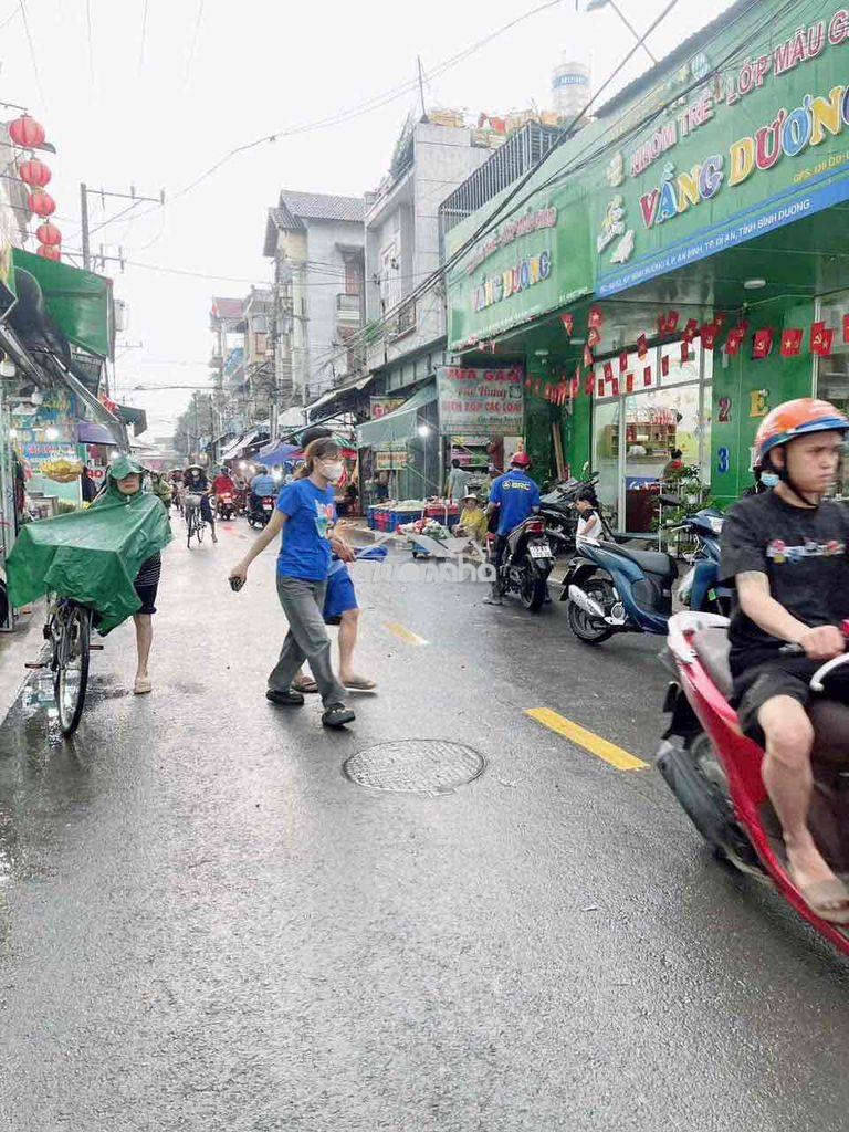 Cho thuê nhà cấp 4 có gác mặt tiền chợ dĩ an 2 giáp thủ đức