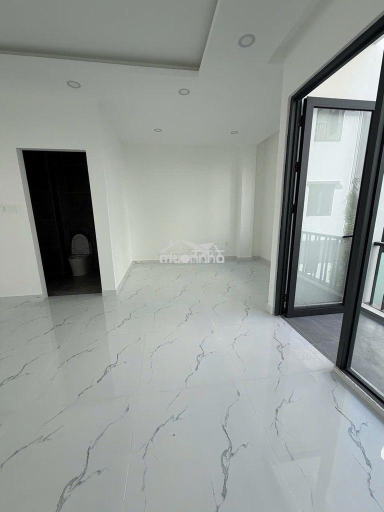 Mặt bằng tầng 1, thang máy, máy lạnh, 120m2, trống suốt tại long hậu