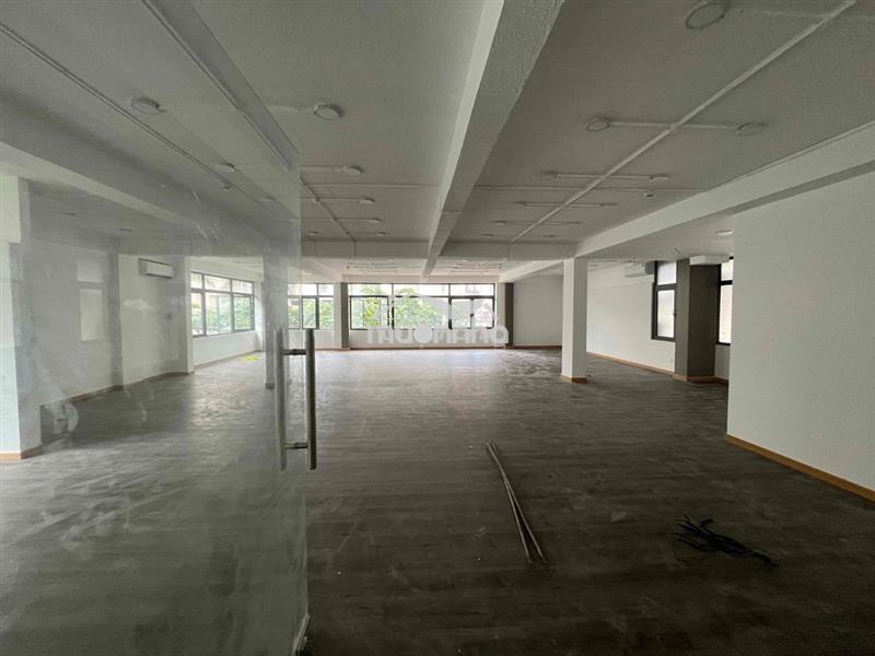 Cho thuê văn phòng- showroom-nguyên tầng - 270m2 - nguyễn văn hưởng