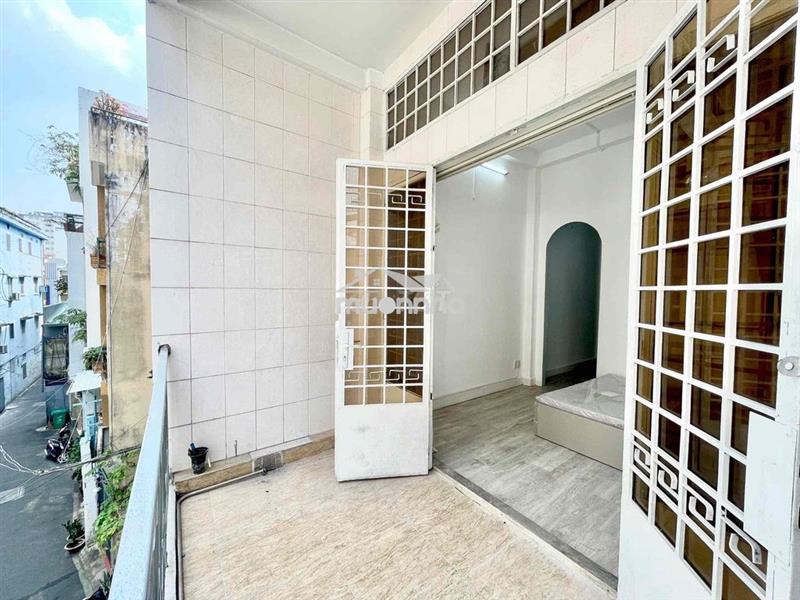Chdv ban công tách bếp ngay ngã tư phú nhuận đầy đủ nội thất