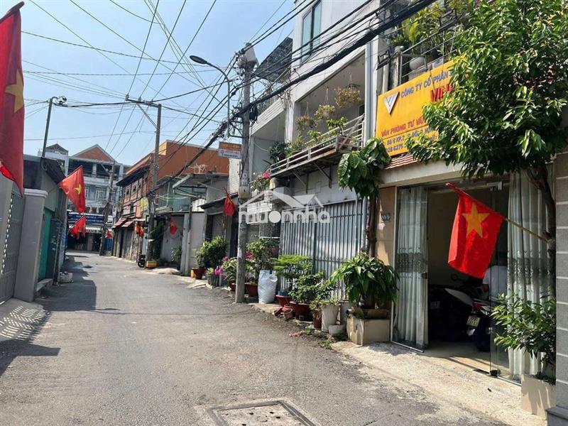 Bán gầp nhà 1 xẹt nvq p đht .dt 3,7x20,5 .1 trệt 3 lầu 4pn giá 6tỷ750
