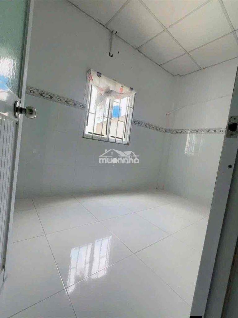 Cho thuê nhà nguyên căn hẻm 1454 htp 2 phòng có sân - 3