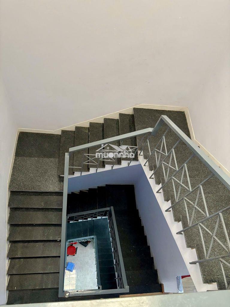 Cho thuê văn phòng rộng 36m2, mặt tiền đường bàu cát 6 - 3