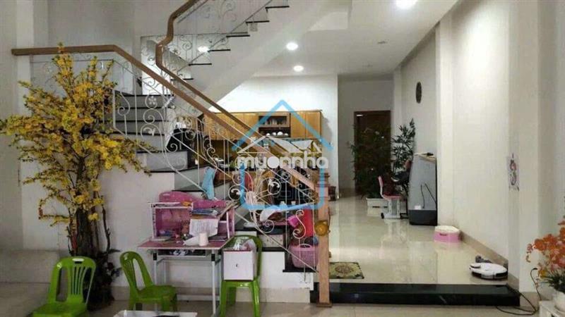 Nhà 3 tầng 3pn rộng rãi mặt tiền thân công tài