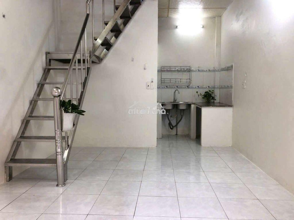 Nhà nnc 1 triệt 1 lầu 2wc cho thuê lâu dà,i gần ngã tư hoàng quốc việt - 2