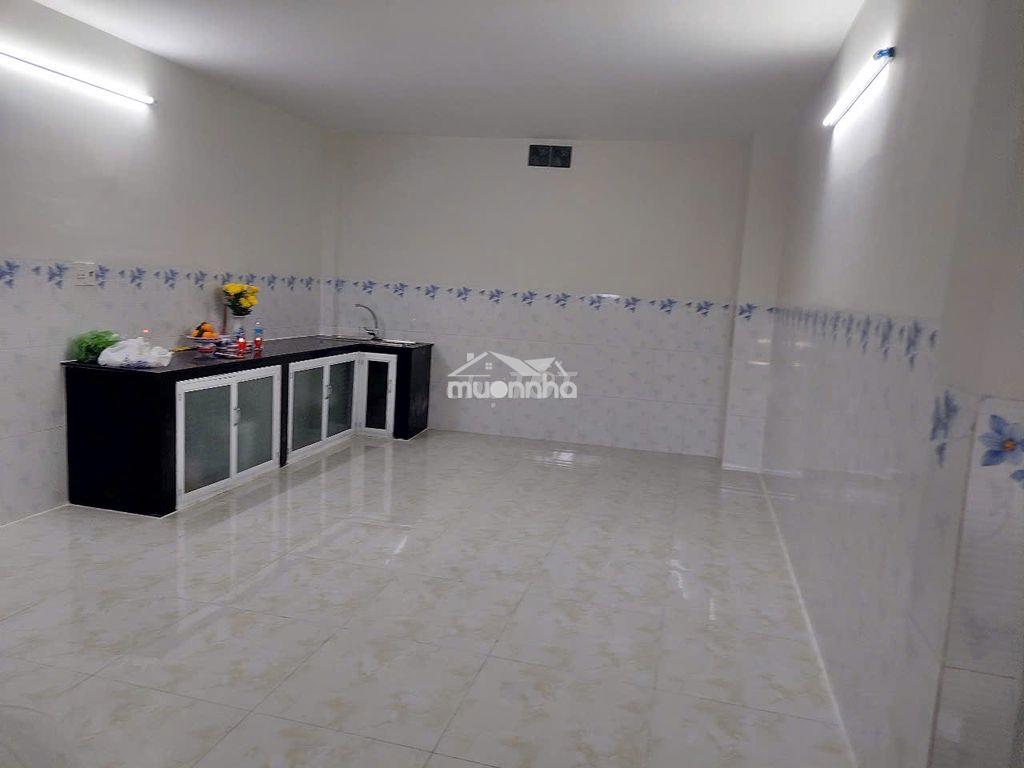 Nha ngay chợ - nhà mới- 3 phòng ngủ - 3
