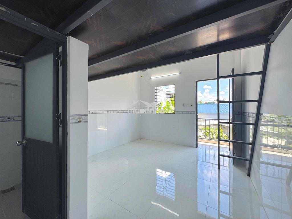 Phòng ban công mới xây - cđ kinh tế đối ngoại - đỗ xuân hợp - 3