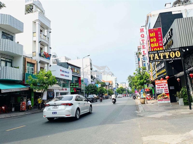 Ngang 4.2 dài 10m, nhà đẹp gần đại học bách khoa, ngay lạc long quân