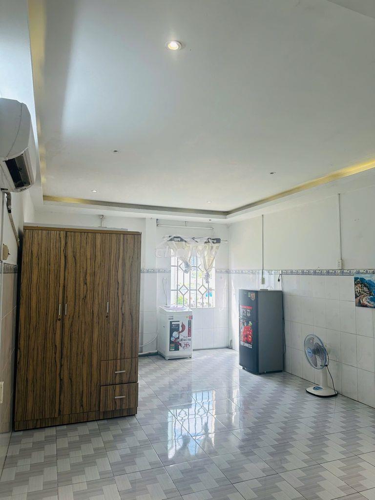 Phòng full nội thất mặt tiền nguyễn văn linh, (q.7 cũ) giá 4 triệu.