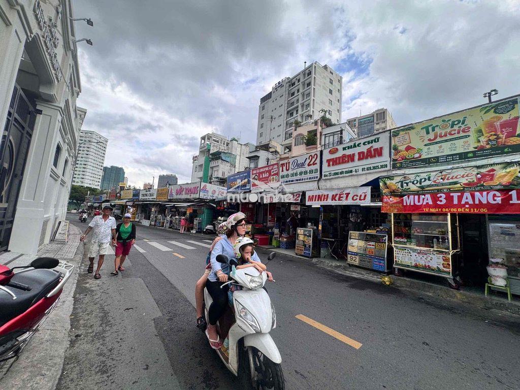 Có việc về quê gấp cần sang nhượng mặt bằng shophouse tại quận 1 - 2