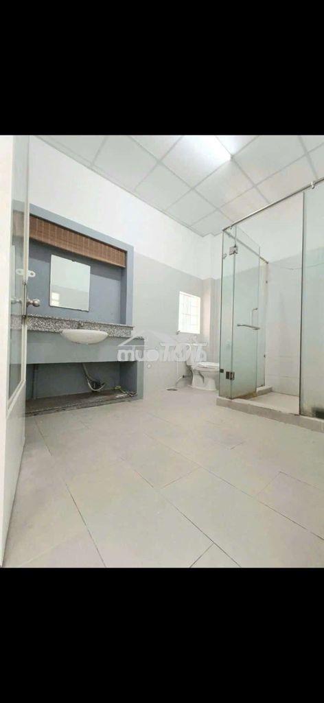 Hẻm ôtô tới cửa 5 x 20 m ( 96 m2 )
chỉ 7 tỷ 4 gần công viên làng hoa - 3