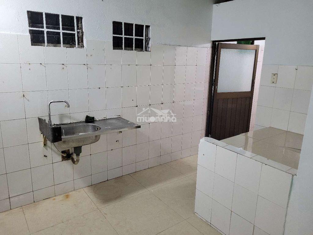 Nhà cấp 4 nguyên căn có hiên, hông thoáng mát rộng rãi, sạch sẽ. - 3