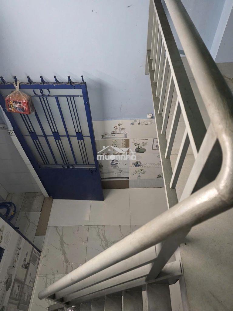 Cho thuê phòng gần 15m2 ở cạnh ngã tư hàng xanh; gần 5 trường đh