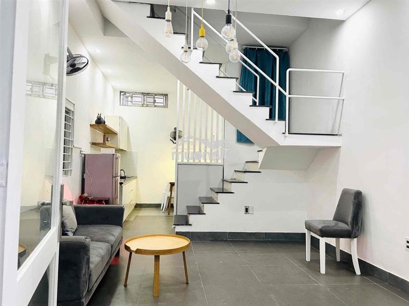 Nhà 4 phòng ngủ 4x8 cách mạng tháng 8. đủ nội thất