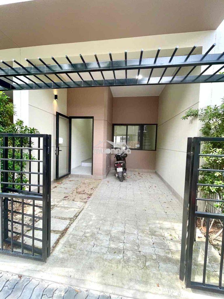Nhà 2 lầu 1 trệt gần ngã tư bình chuẩn,sân xe hơi,đường 7m vỉa hè 3m - 2