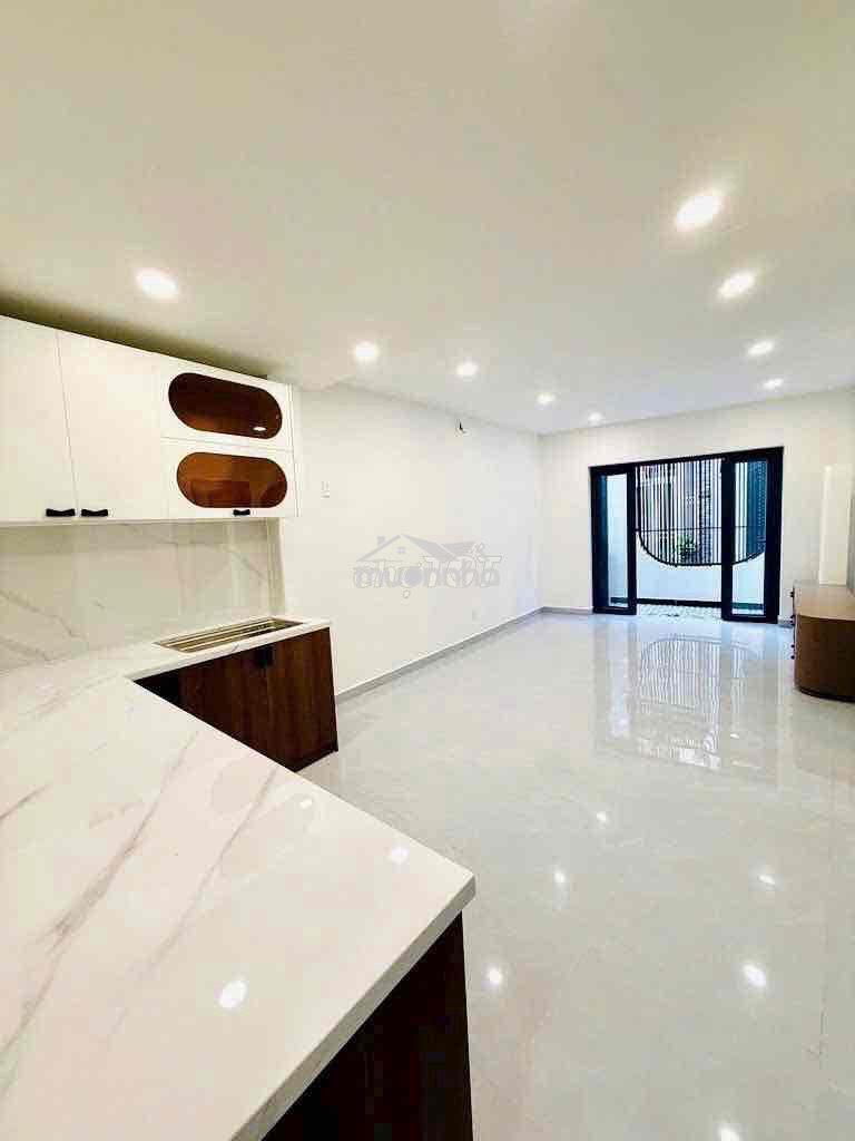 Nhà đẹp 2,5 tấm hiện đại dt 6,3*12 giá 7 tỉ 490 tl - 2