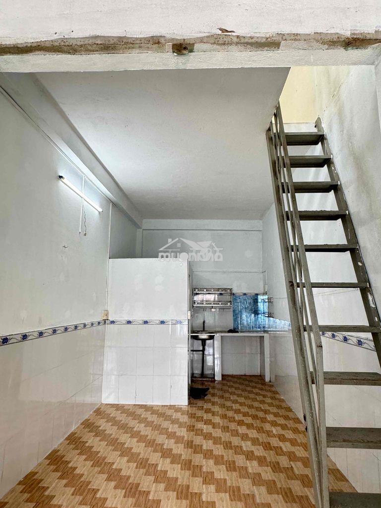 Khu trọ hai chị em vừa trống 1 phòng có gác đúc