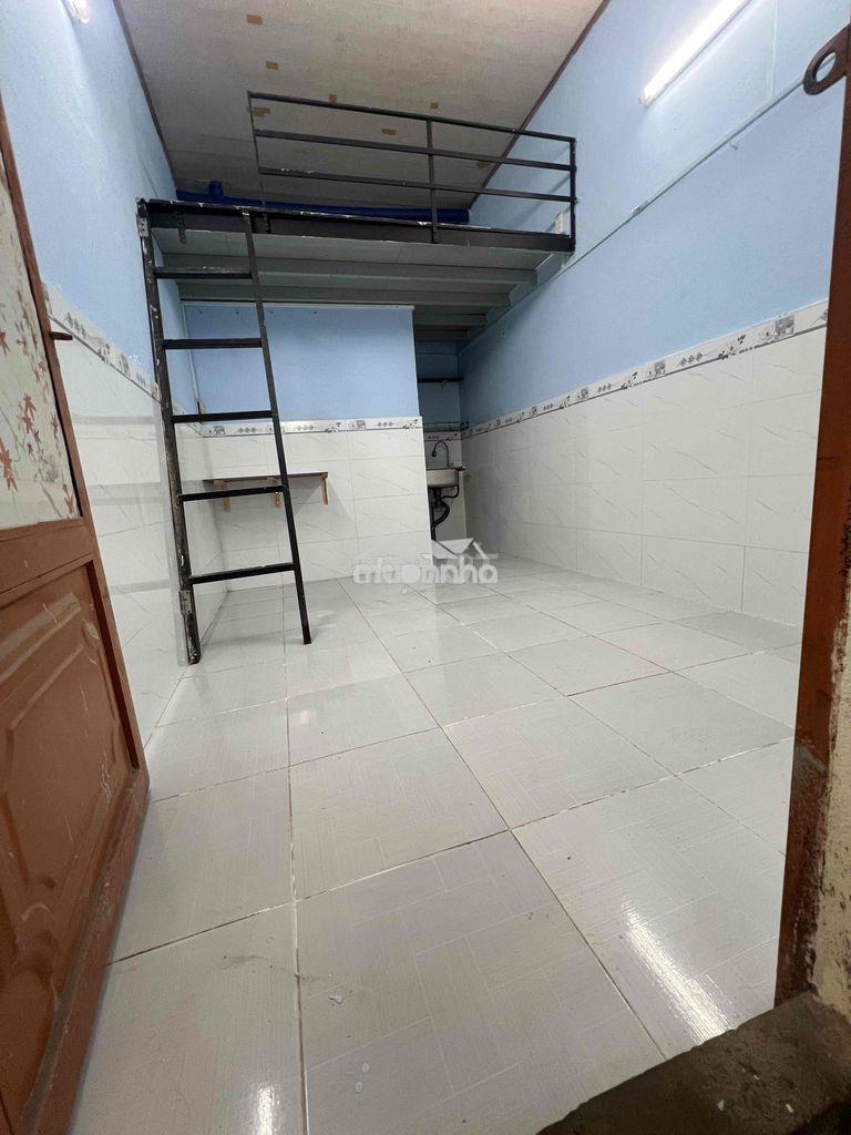 Phòng trọ dưới  trệt âu cơ 18m2 - 3