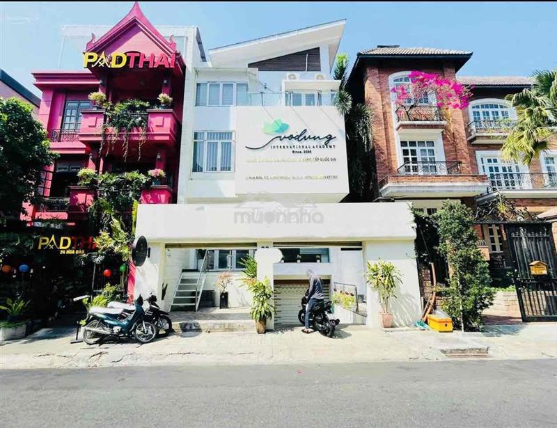 Biệt thự đường hoa lan- phan xích long 8x18, 4 tầng, 70tr/tháng