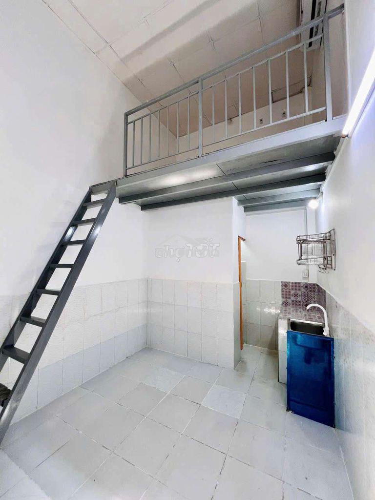 Phòng trệt có gác sẵn máy lạnh. chính chủ cho thuê - 3