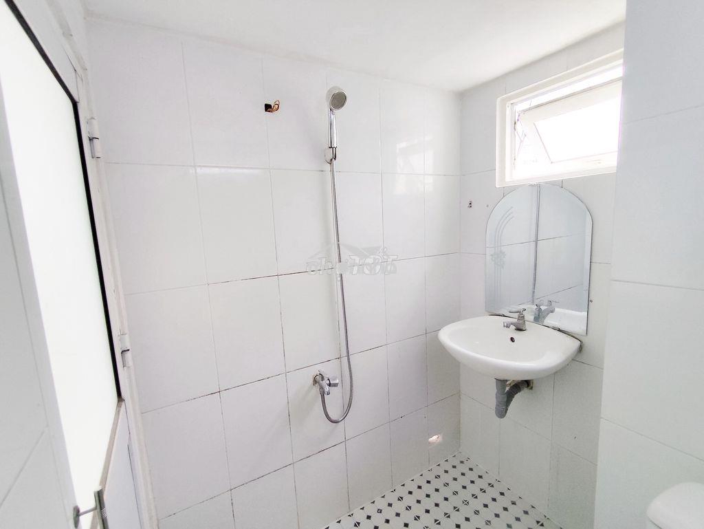 Ban công, 𝐆á𝐂 𝐋ẫ𝐍, đầu dãy, cửa kính 𝐕𝐈𝐄𝐖 thành phố (🏘️trọ anh vinh) - 4