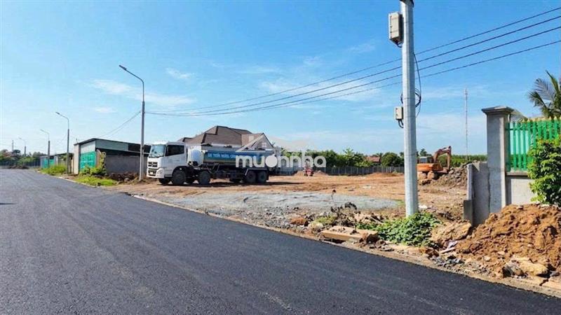 980 triệu dt đến 147.7m² bán cụm đất đầu tư 1 sẹc đường hl15 rộng 32m