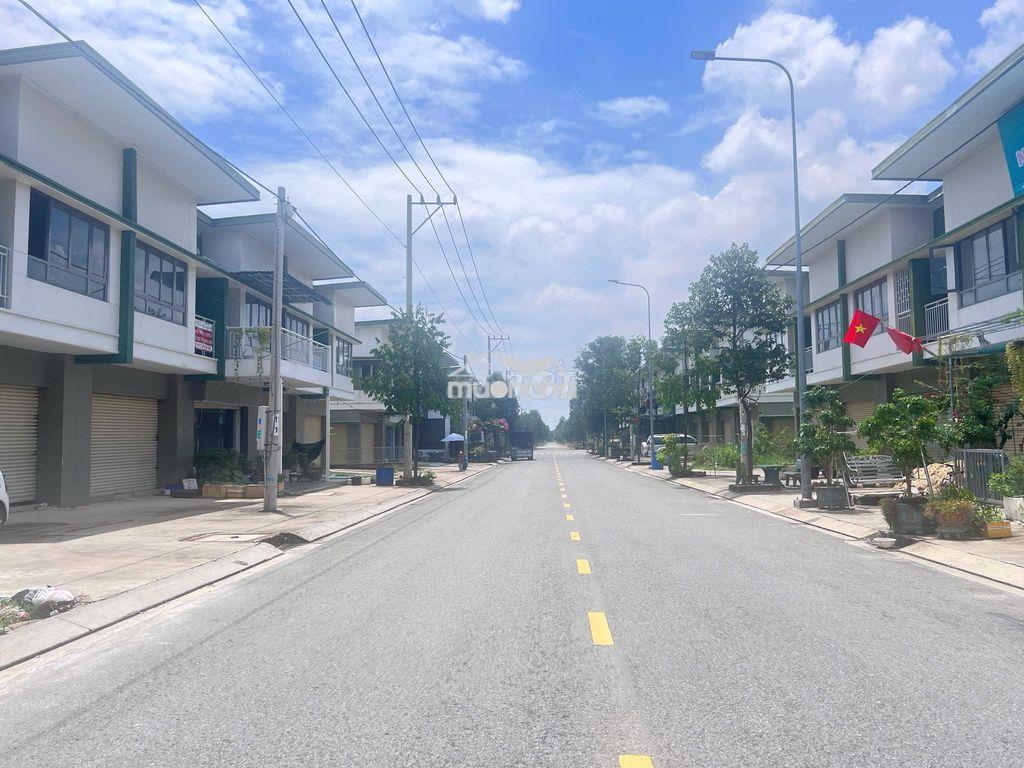 Cần tiền bán gấp căn shophouse 2 tầng kđt oasis, shr ,giá 1,75 tỷ - 3