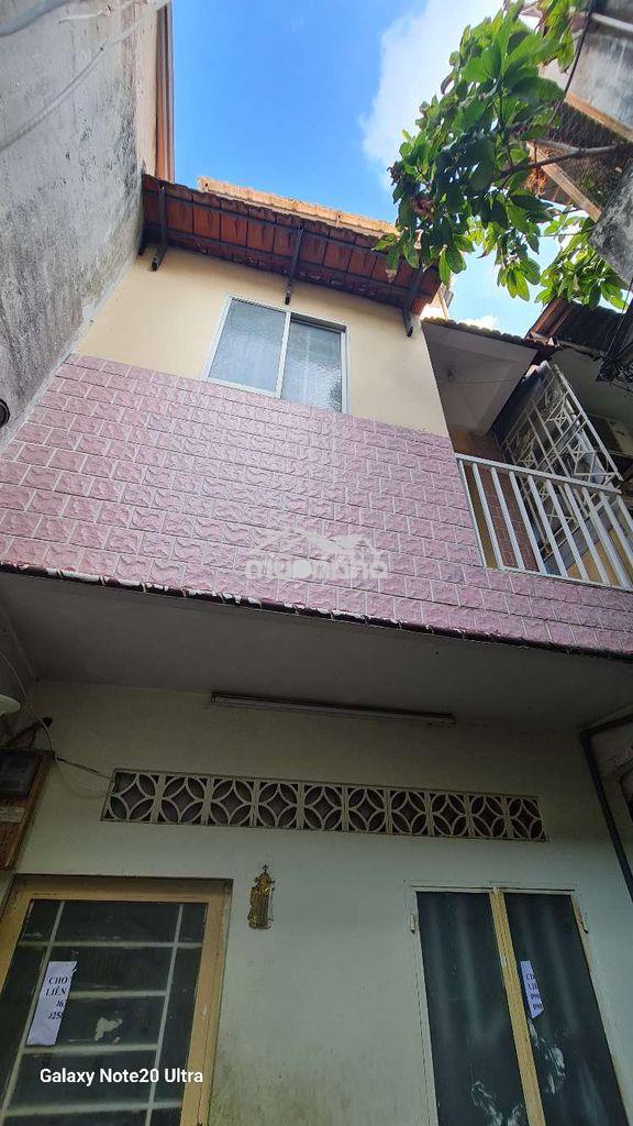 Nguyên căn hẻm đoàn văn bơ 2 lầu 6tr quận 4.