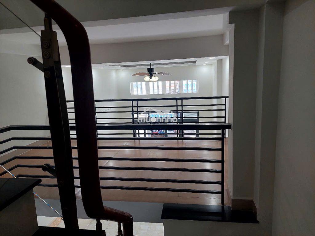 Nha ngay chợ - nhà mới- 3 phòng ngủ - 4