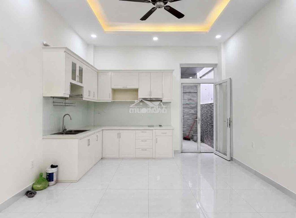 Bán nhà đẹp ở ngay thành thái q10 4 tầng 85m2 - 4.2m mặt tiền. 15.6t - 4
