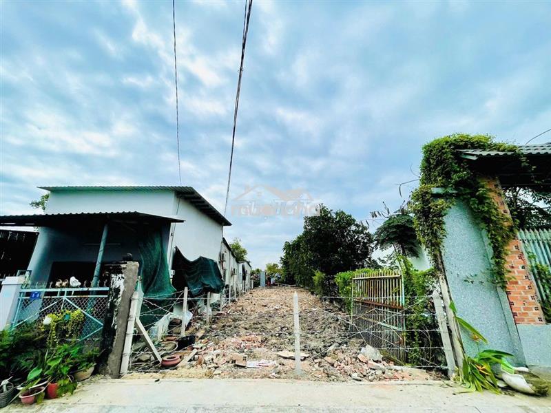 Bán gấp lô đất mt đường nhựa - thị trấn củ chi - giá 820tr