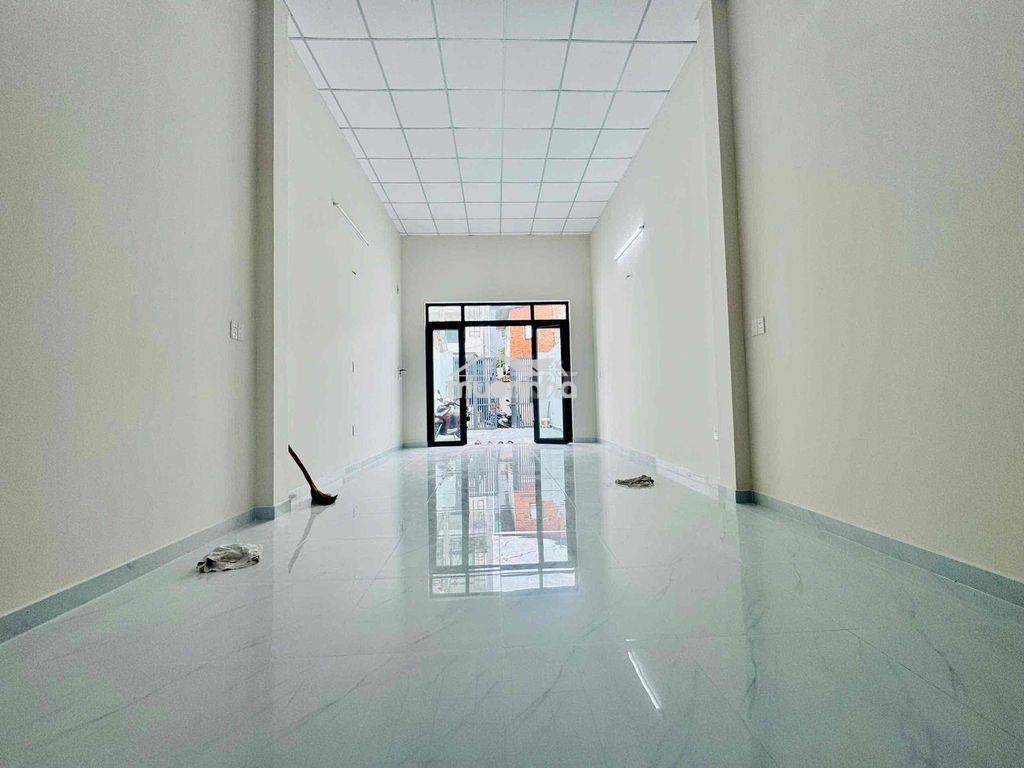 Nhà sân trước sân sau cực rộng rãi, 100m2 gồm 2pn - 2