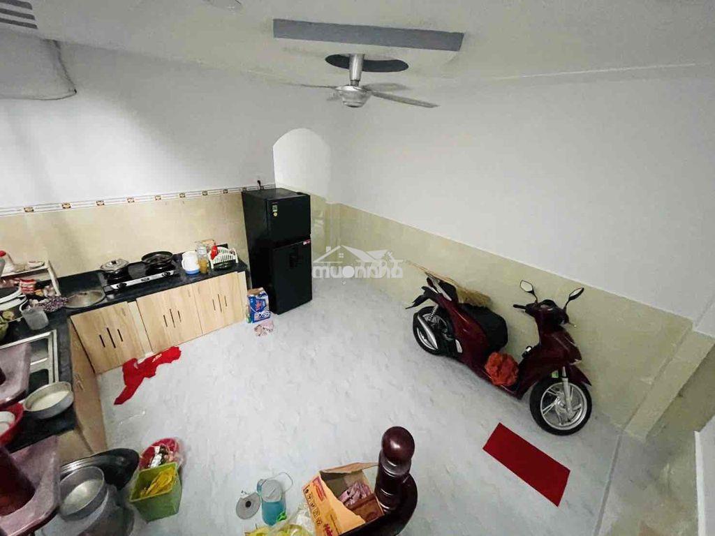 Nhà rộng ( sân xe hơi ) trệt lầu 4pn 2wc. có nội thất - 4