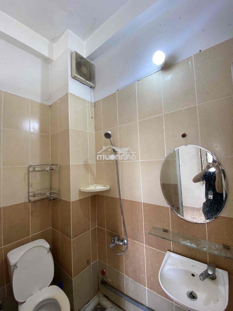 Phòng trống vừa sơn mới giá rẻ, 95 lê văn lương - 3