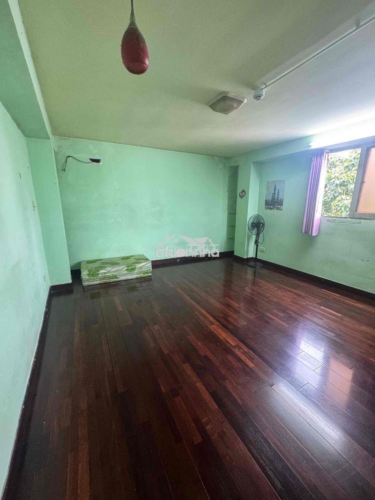 Phòng trọ 30m2 mặt đường nguyễn tất thành