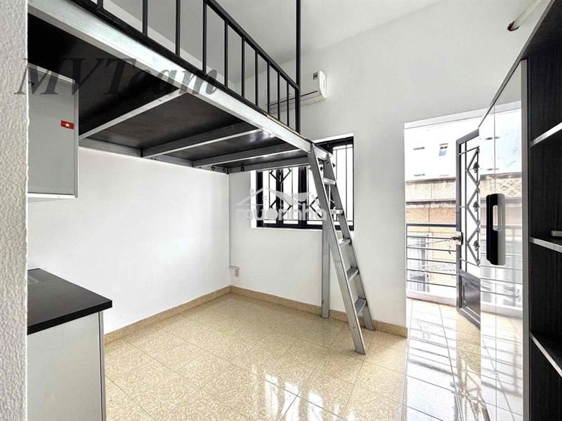 Cho thuê gác bancol full nt có tủ lạnh lớn rộng 25m2 ngay cầu vượt 3/2