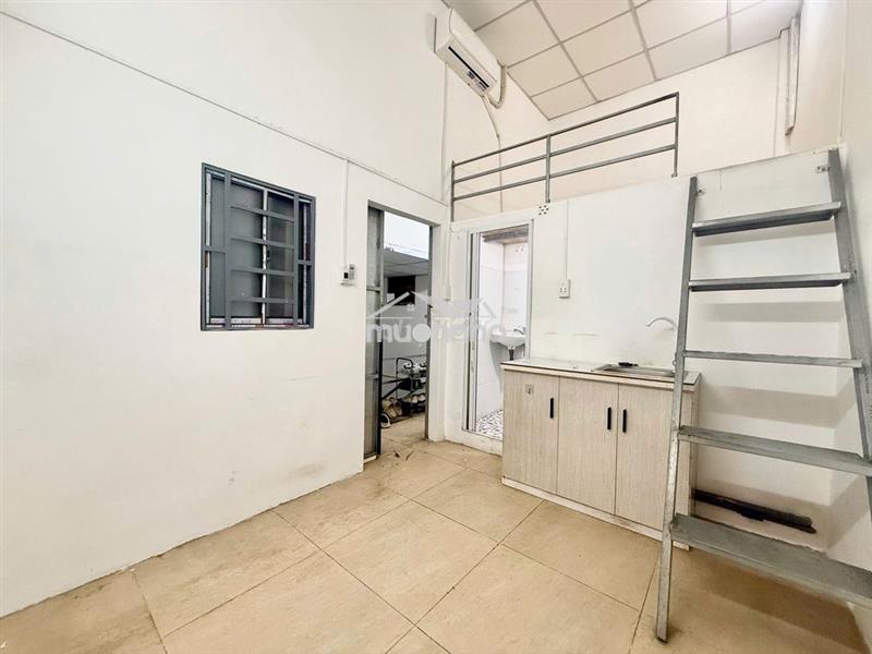 Phòng gác lửng mới gần đầm sen giá chỉ 2.5tr